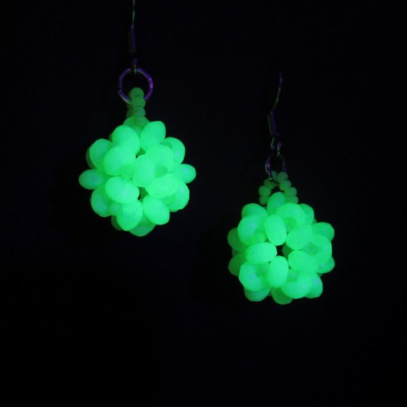 Uranium glass dodecahedron beaded bead earrings - Picture 6 of 14